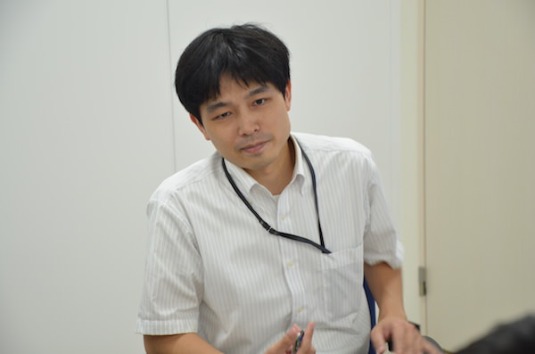 FXTFのマーケティング担当、伊藤さんが解説する様子。